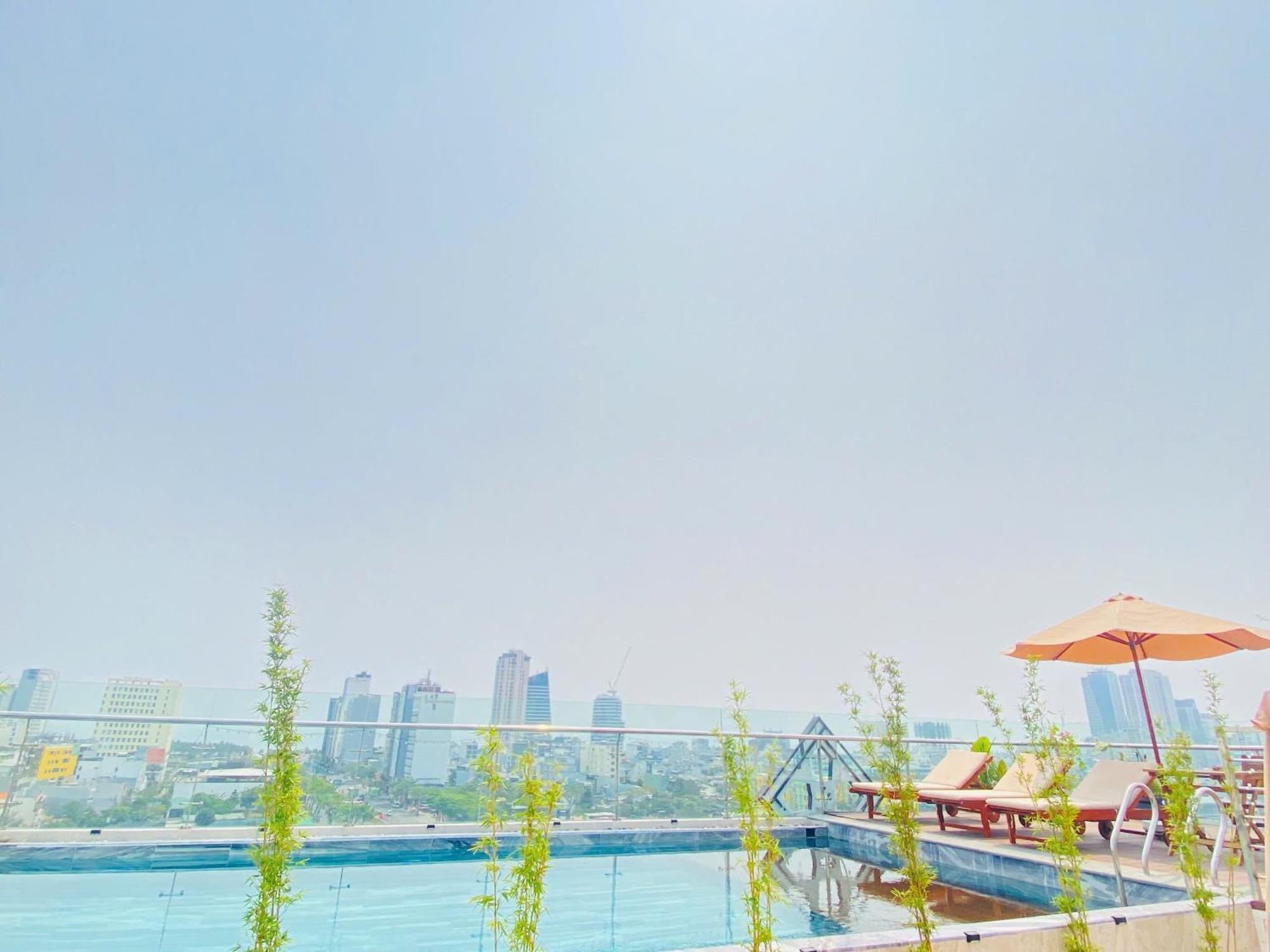 Mian - Infinity Pool