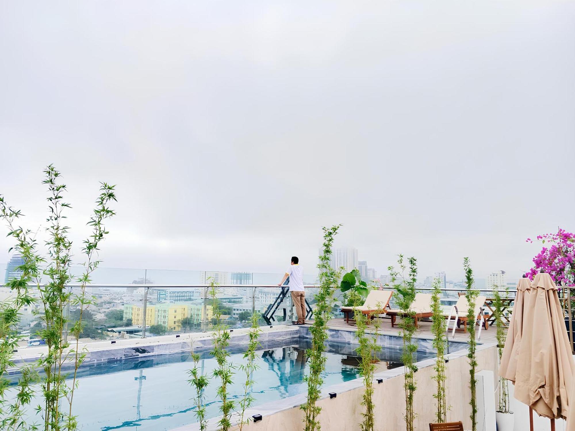 Mian - Infinity Pool Da Nang